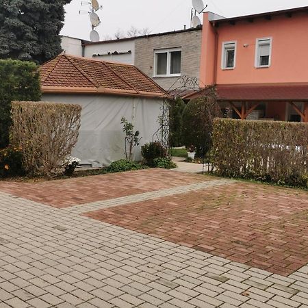 Gizella Apartmanhaus Buk Exterior photo
